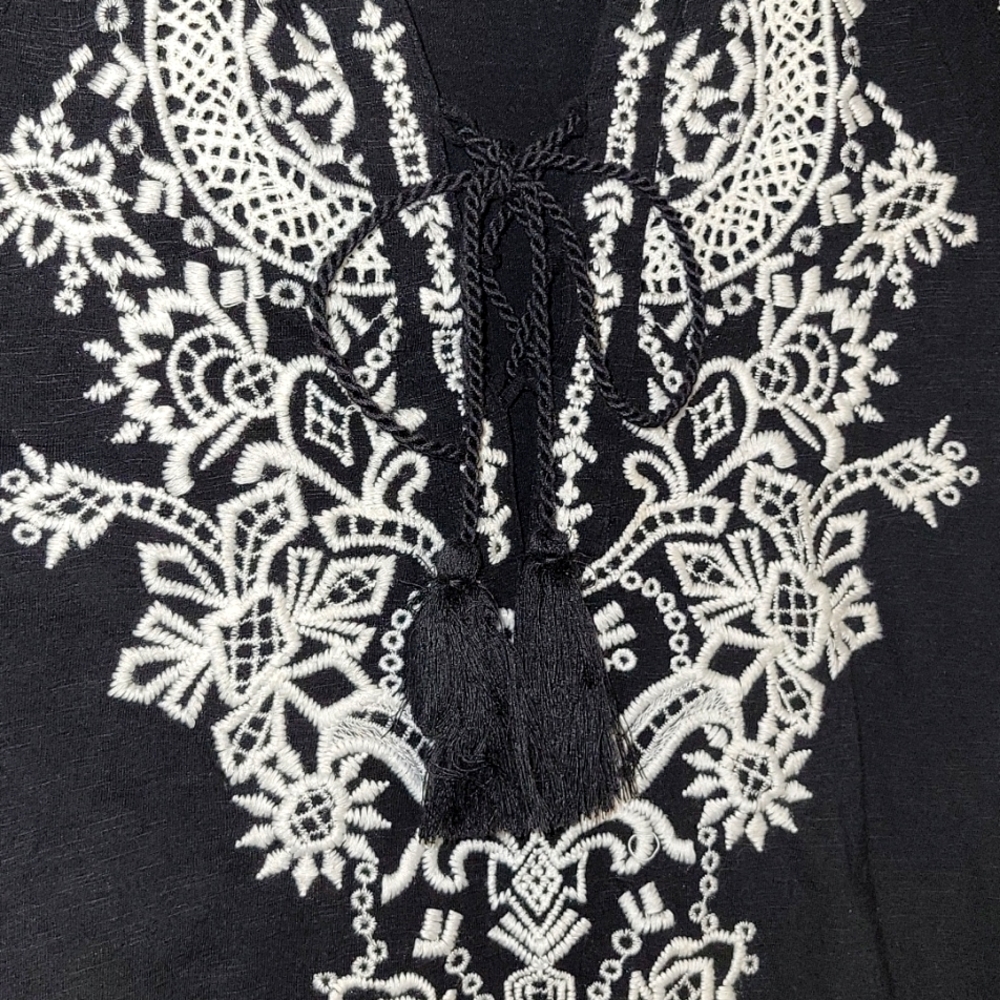 INC  International Concepts Black and white cold shoulder top - Picture 5 of 5